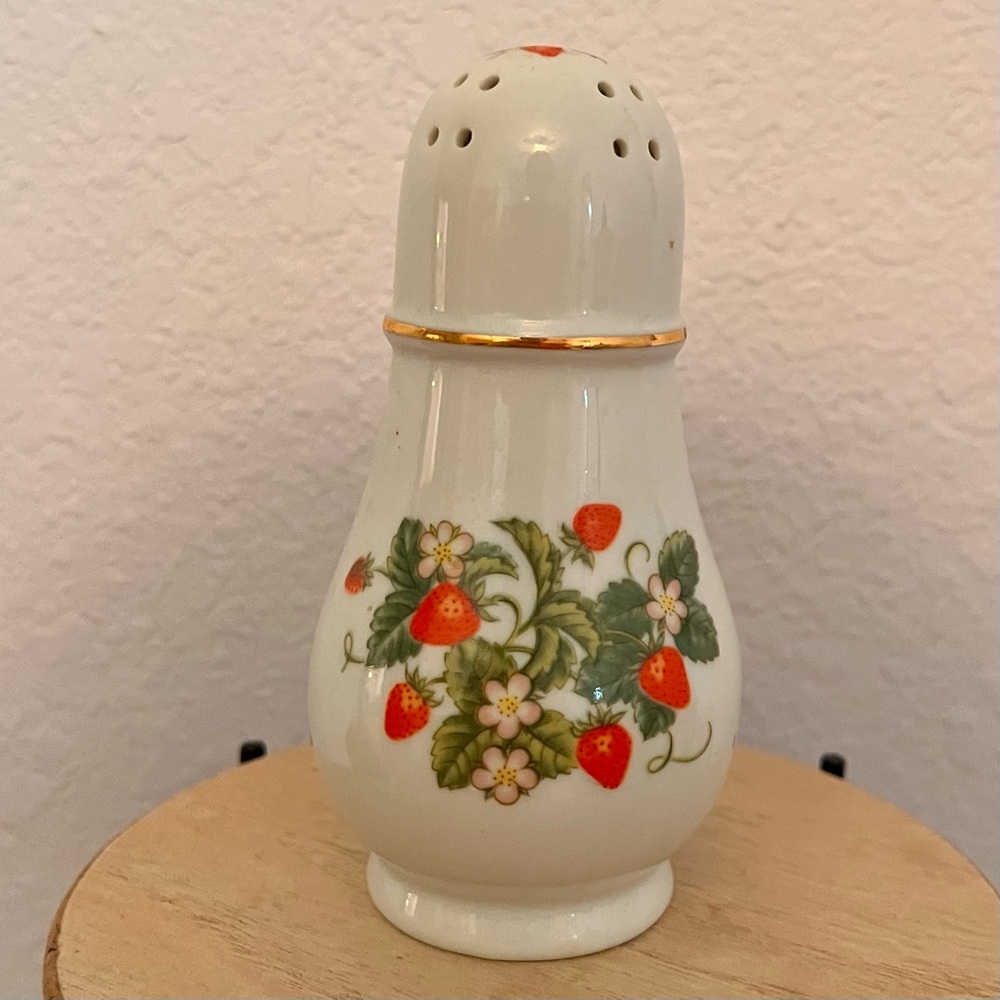 Vintage Avon Strawberry Seasoning Shaker 1978  collectibles porcelain 22k trim